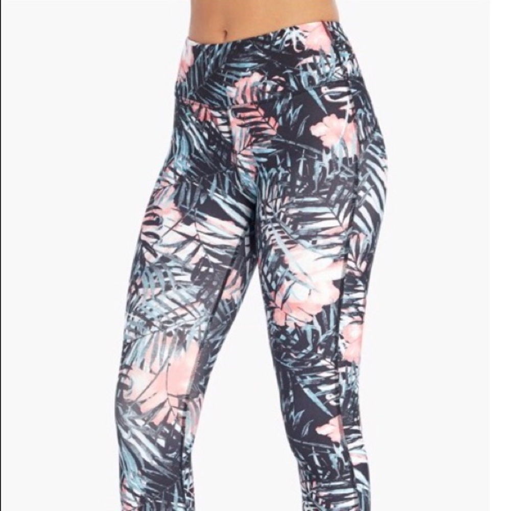 NWT Marika Sport Palm Printed Capri Legging MEDIUM
